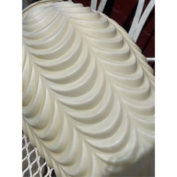 Mid Century White Ruffled Drapery Light Shades Frosted Hollywood Regency - Picture 5 of 5